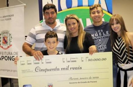 Araponguense recebe prêmio de R$ 50 mil no Nota Paraná