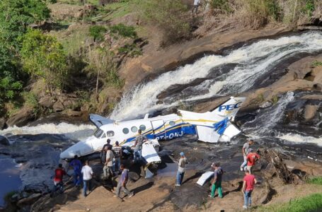 Marília Mendonça e mais 4 morrem em queda de avião no interior de MG