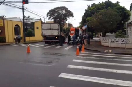 Ciclista é atropelado por caminhão no centro de Arapongas