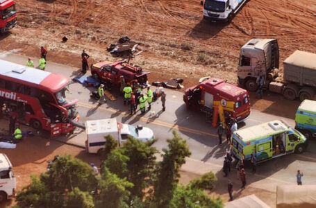 Acidente com ônibus e carreta na BR-163 entre Sinop e Sorriso deixa 11 mortos e  vários feridos