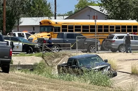 Homem armado invade escola no Texas e mata 14 alunos e um professor