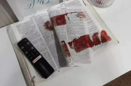 Na Paraíba, obreiro de igreja mata esposa a facadas e limpa faca em bíblia