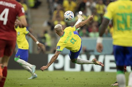 Com show de Richarlison, Brasil vence Sérvia por 2 a 0 na estreia na Copa
