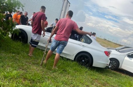 Dois homens são mortos a tiros dentro de BMW na zona leste de Londrina