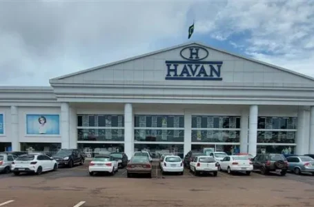 Motorista tem carro furtado em estacionamento da Havan em Arapongas.