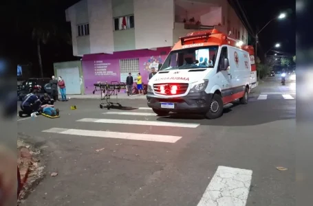 Carro avança preferencial e deixa ciclista ferido em Arapongas.