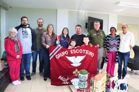 Prefeitura recebe doação de 550 peças de roupas dos Escoteiros Pássaros da Paz