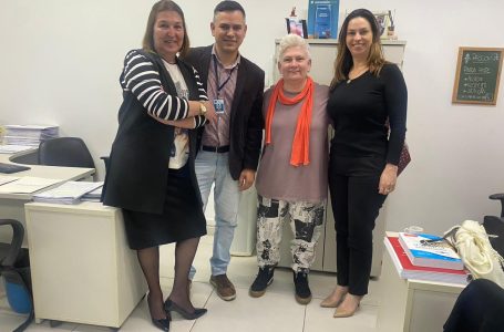 Procon Arapongas apresenta serviços e ações durante encontro em Curitiba
