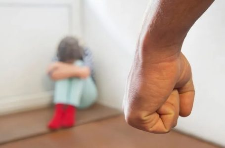 Pai dá soco no olho da própria filha de 11 anos ao tentar agredir a ex