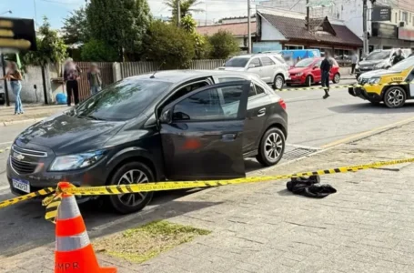 Homem com antecedentes criminais é executado a tiros dentro de carro em Araucária