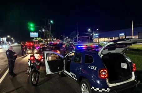 Casal é preso após ser abordado com carro furtado em Arapongas