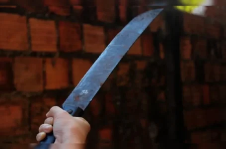 Por aluguel atrasado, dono invade casa e fere inquilino com facão