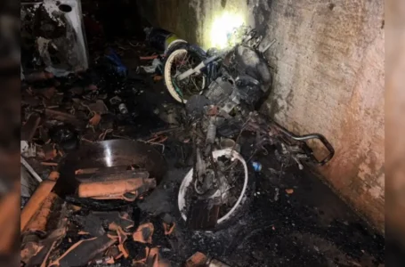 Incêndio destrói motocicleta e atinge residência em Jandaia do Sul