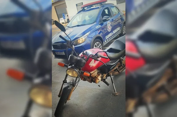 Motocicleta com mais de R$ 20 mil em multas é apreendida em Arapongas