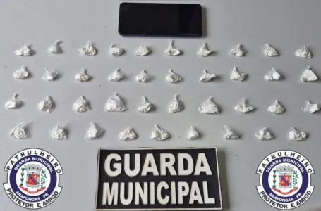 Guarda Municipal intercepta delivery de drogas em motel e apreende menor com crack em Arapongas