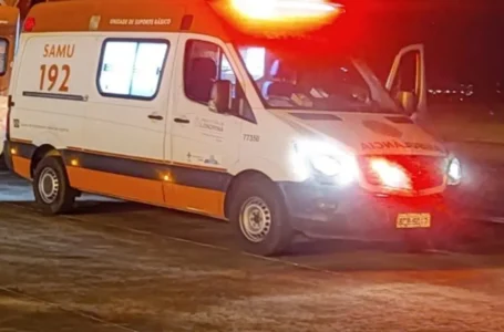 Motorista fica ferido após bater carro na traseira de caminhão em Arapongas