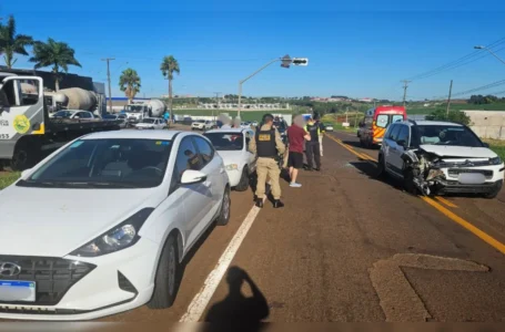 Engavetamento entre três carros deixa duas mulheres feridas em Apucarana